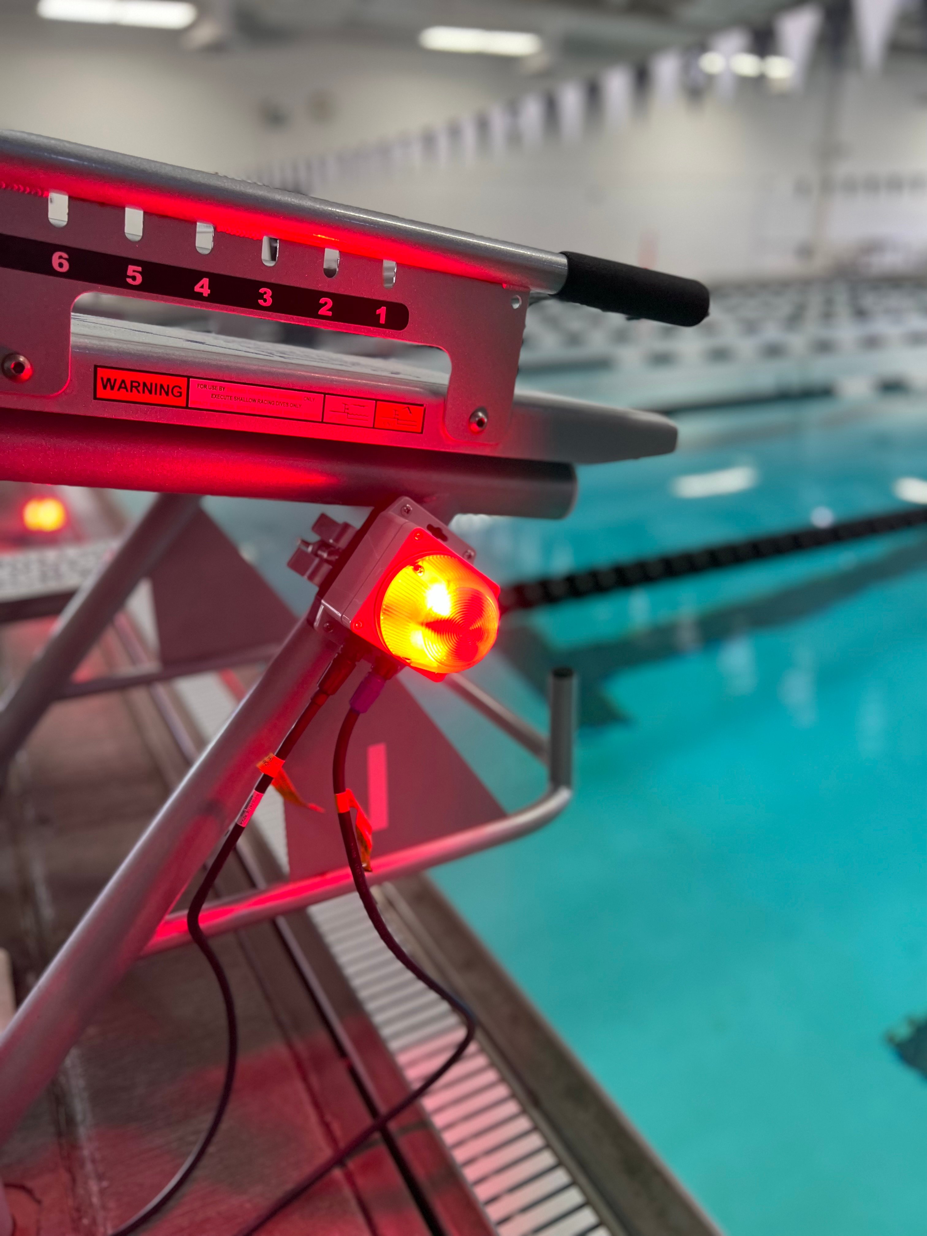 Championship Elite Swimming Start System External visual indicator (EVI) on starting block lit up red